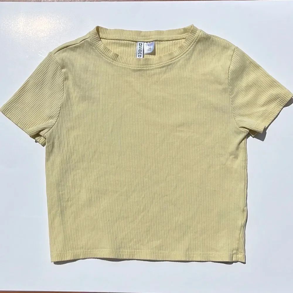 🔥4/$25 Divided By H&M Yellow Crop Top, L